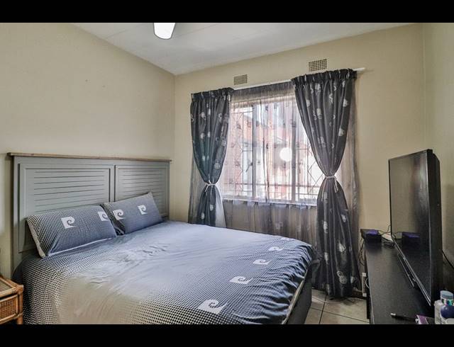 2 BEDROOM APARTMENT FOR SALE IN NEW REDRUTH